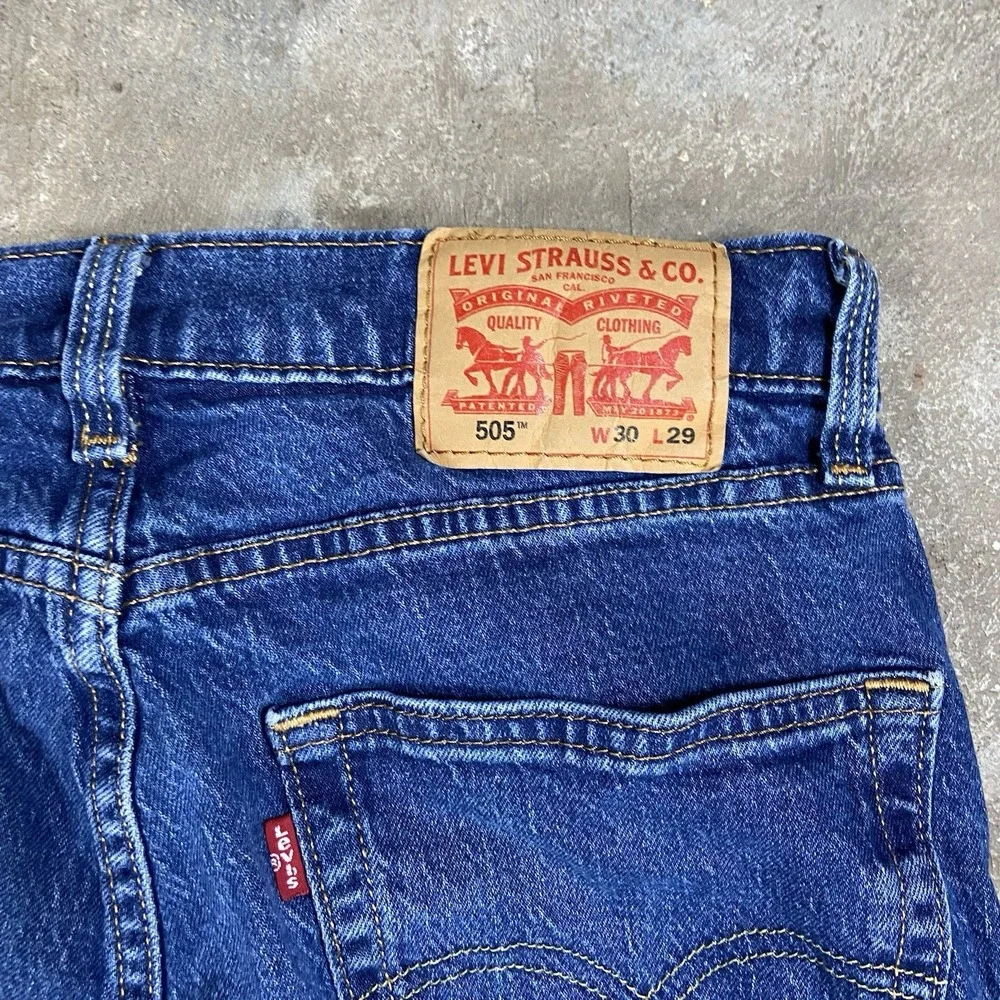 Levi's 505 Jeans Size 30x29 Blue Denim Medium Wash Classic Straight Leg Fit
